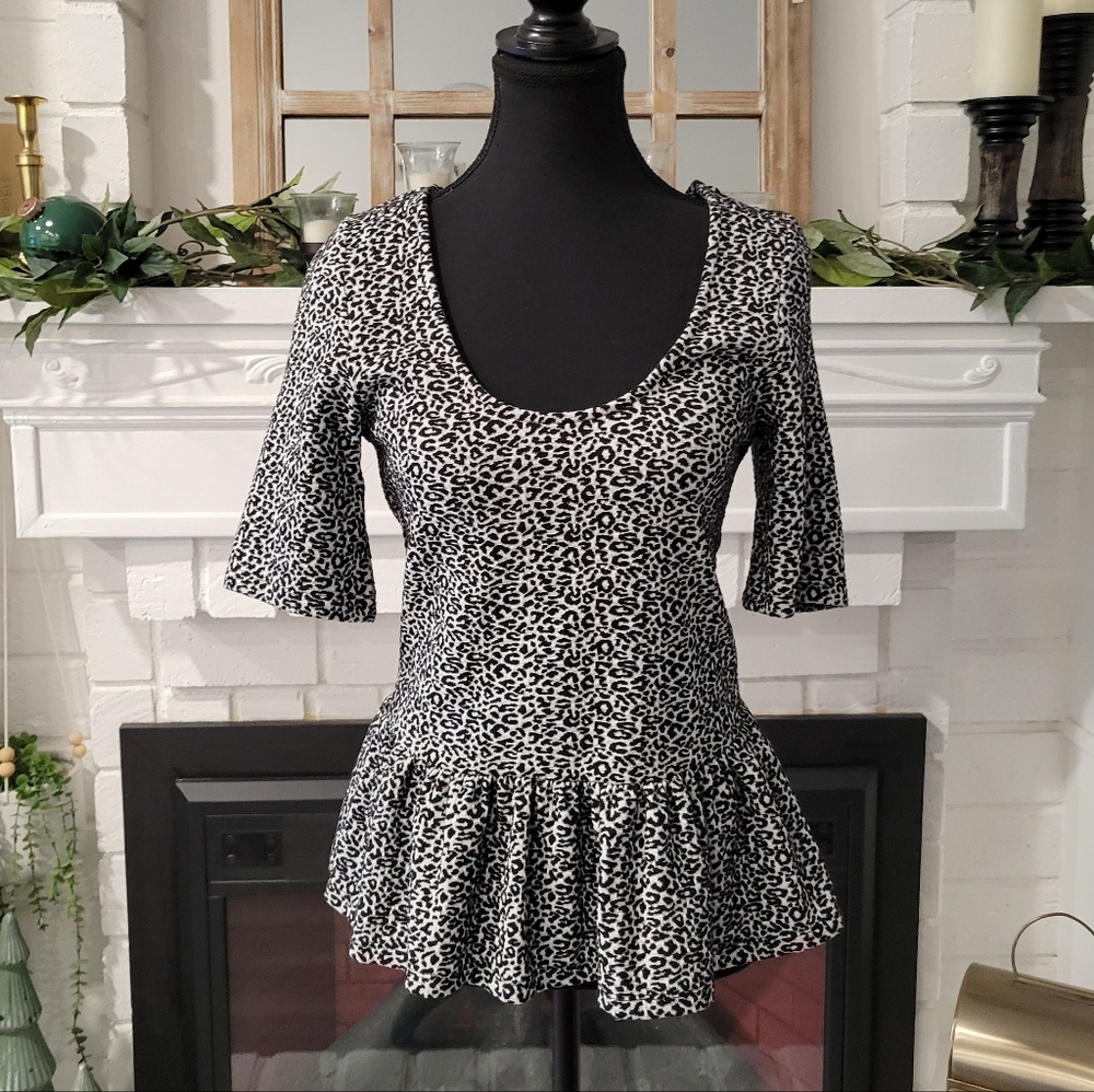 MAEVE ANTHROPOLOGIE Short Sleeve Peplum Scoop Neck Top Size Medium
